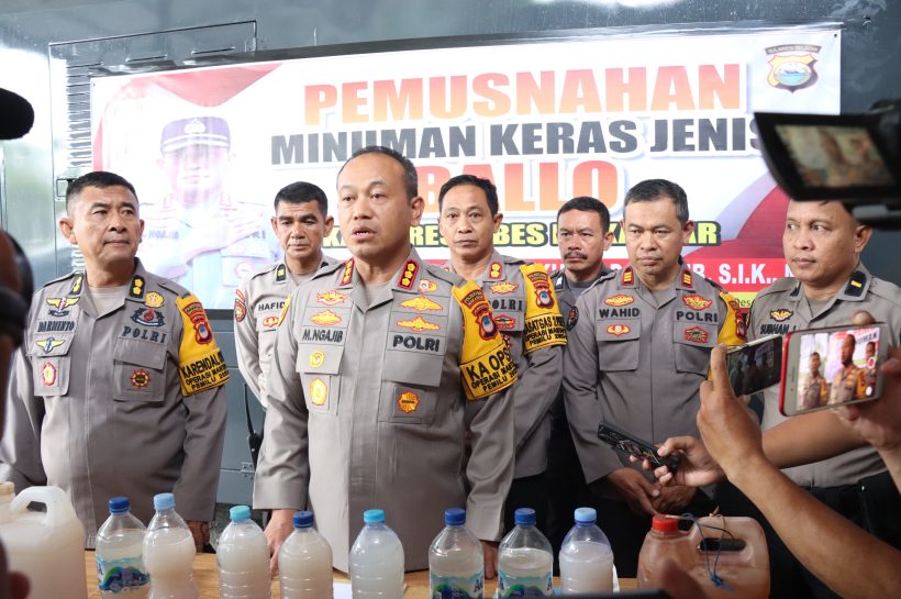 Polrestabes Makassar Musnahkan Ribuan Liter Miras Ballo Hasil Operasi