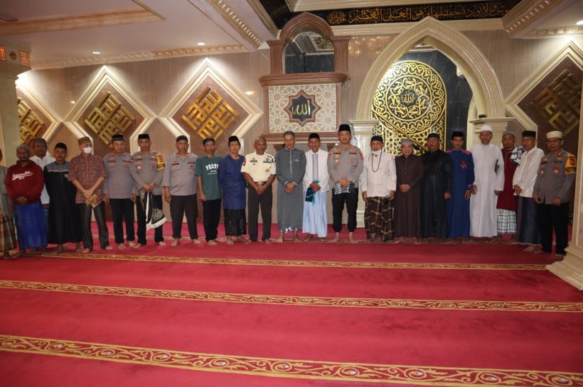 Kapolrestabes Makassar Safari Subuh di Masjid Jenderal Sudirman Ajak Masyarakat Jaga Kamtibmas