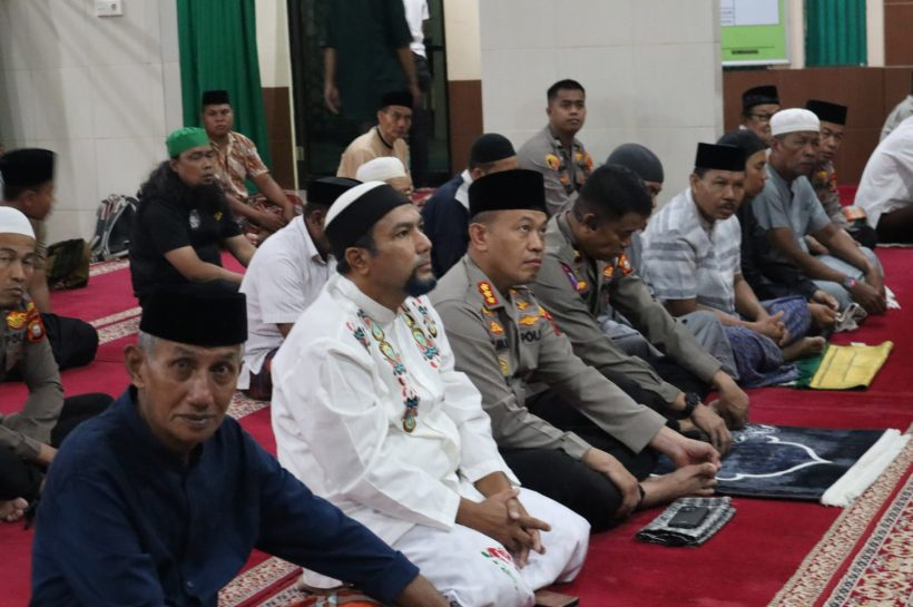 Safari Subuh Kapolrestabes Makassar di Masjid Masjid Darul Ikhlas
