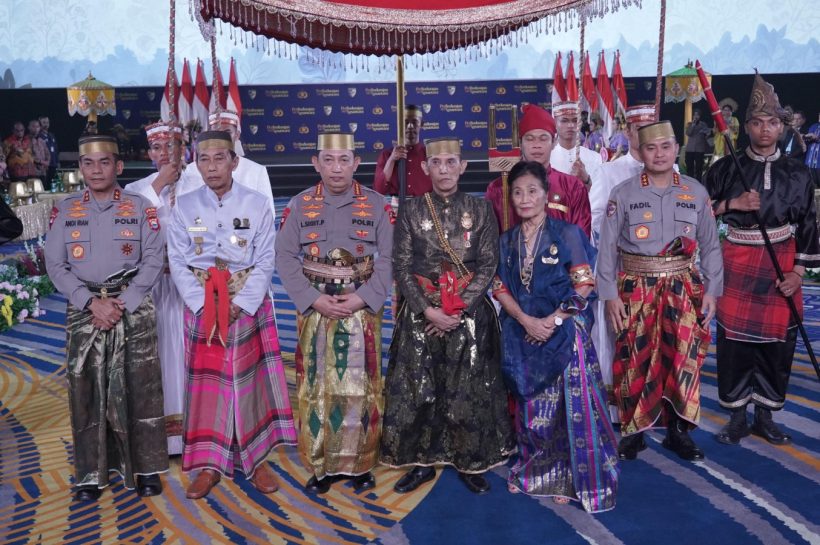 Kapolri Diberi Gelar Adat-Pusaka oleh Dewan Adat dan Kerajaan di Sulawesi Selatan
