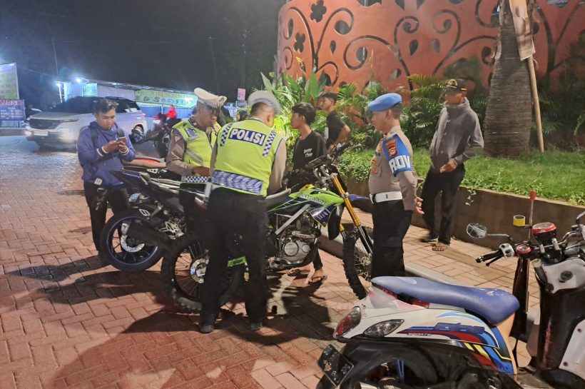 Polsek Tamalate Rutin Gelar Razia KRYD Malam Minggu Cegah Tindak Kejahatan dan Knalpot Bising/Brong