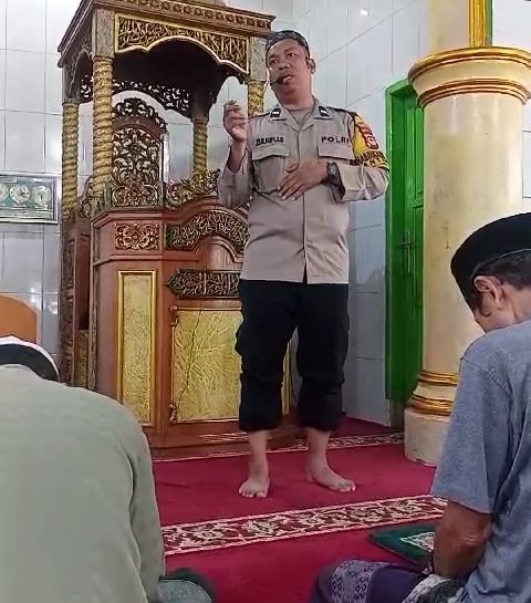 Cooling System, Bhabinkamtibmas Polsek Manggala Mengajak Masyarakat Ciptakan Kamtibmas Jelang Pilkada Serentak 2024