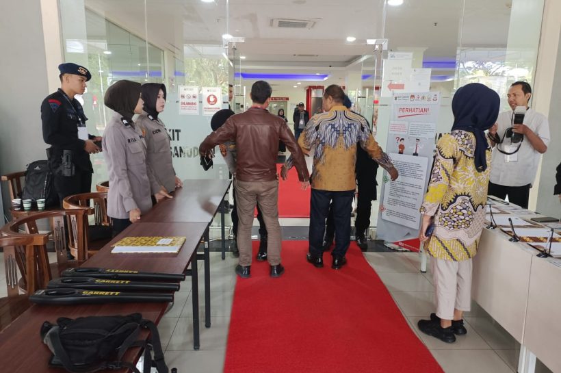 Polrestabes Makassar Laksanakan Pengamanan Pemeriksaan Kesehatan Calon Walikota dan Wakil Walikota Makassar