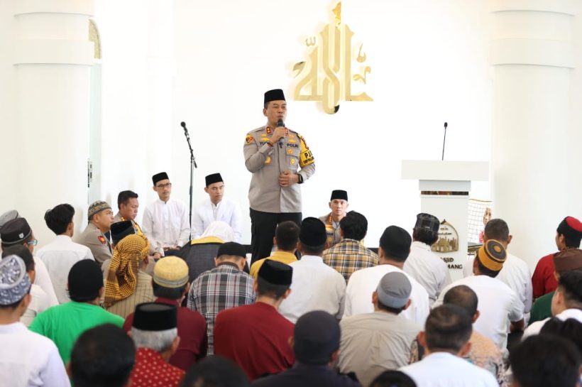 Berbicara di Masjid Hj. Sitti Maang, Kapolda Sulsel Ingatkan Warga, Hindari Politik Uang Pada Pilkada Nanti