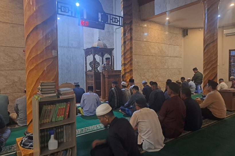 Menjelang Pilkada Safari Subuh Kapolsek Tamalate Mengimbau Masyarakat Tetap Bersatu Meski Berbeda Pilihan