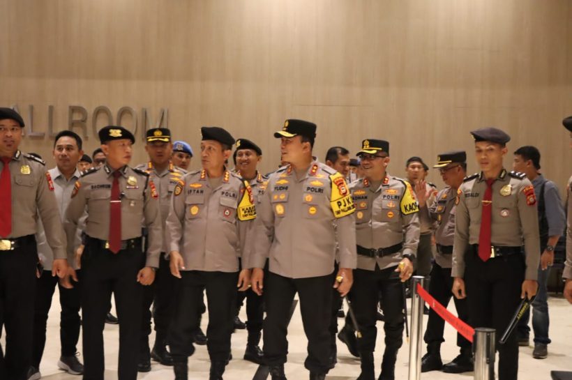 Kapolda dan Wakapolda Sulsel Pantau Langsung Debat Paslon II Pilkada Kepulauan Selayar