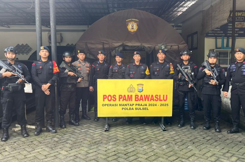 Personel Brimob Polda Sulsel BKO di Polrestabes Makassar Laksanakan Patroli Pantau Kantor Bawaslu Sulsel