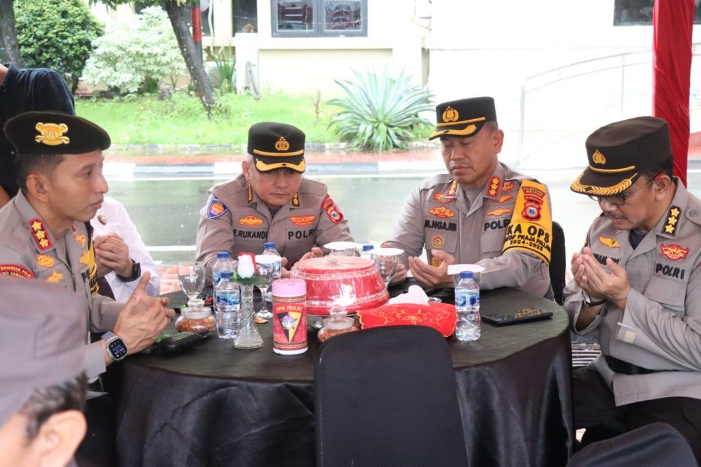 Kapolrestabes Makassar Kombes Pol Dr. Mokhamad Ngajib, SIK, MH menghadiri Apel Gelar Operasi Lilin 2024