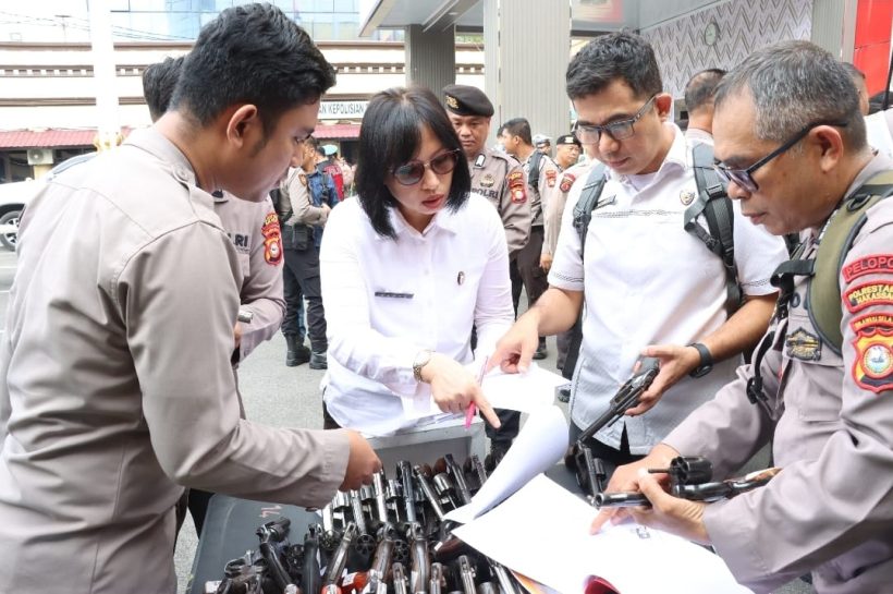 Tim Gabungan Itwasda, Birolog, dan Bidpropam Polda Sulsel Lakukan Pengawasan dan Reinventarisasi Senpi di Polrestabes Makassar