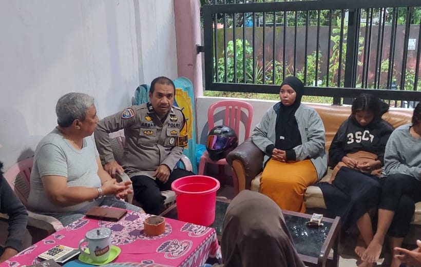 Bhabinkamtibmas Lewat Sambang Ajak Warga Wujudkan Kamtibmas Kondusif