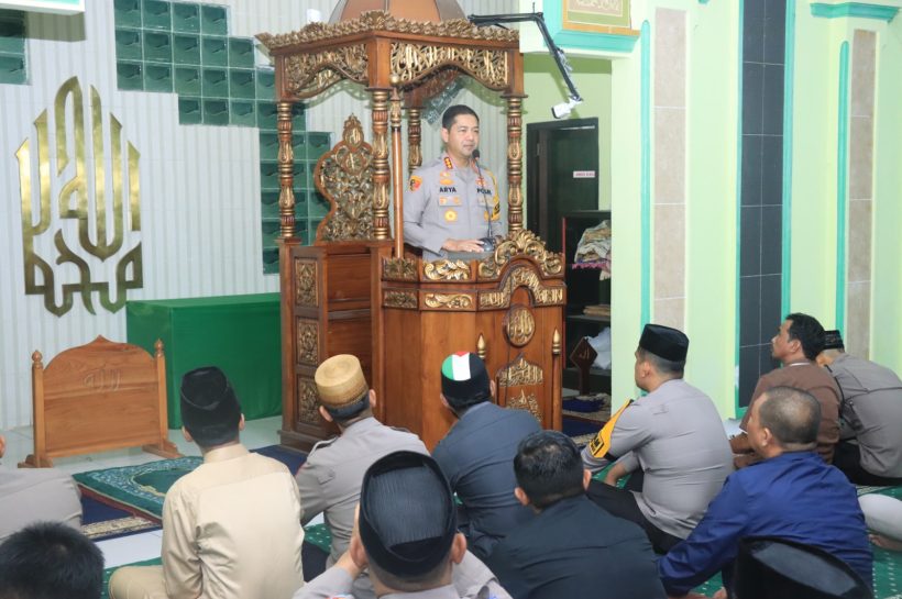 Lewat Subuh Keliling Ramadhan, Kapolrestabes Makassar Ajak Masyarakat Jaga Kamtibmas
