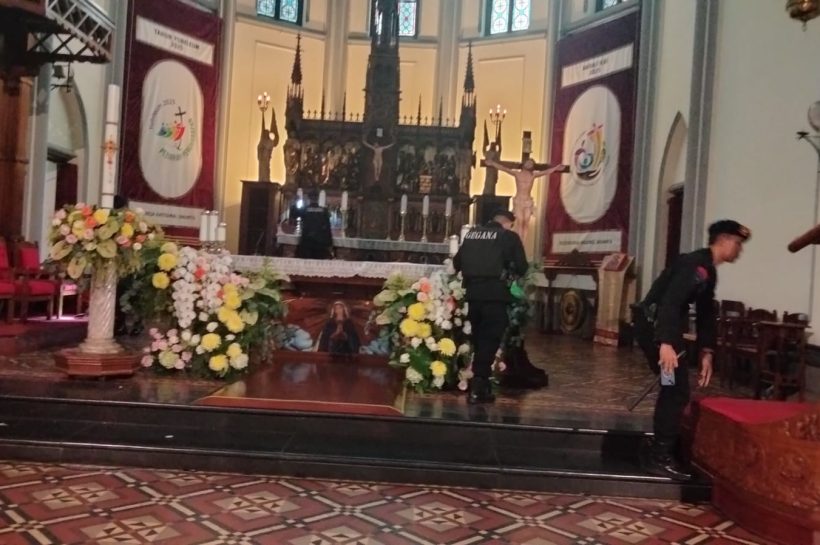 Polisi Amankan Ibadah Paskah di Gereja Katedral Jakarta