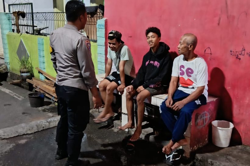 Jaga Kondusifitas Wilayah Bripka Oktavianus Rutin Melaksanakan Patroli Dialogis