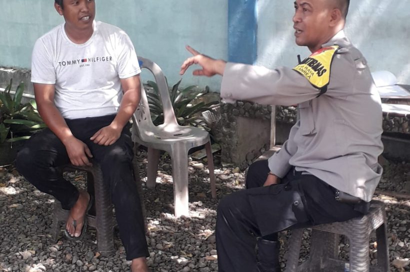 Monitor Situasi Kamtibmas, Aiptu M Arfa Bhabinkamtibmas Kapasa Raya Sambangi Warganya