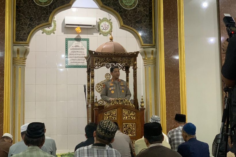 Safari Subuh dan silaturahmi Kapolrestabes Makassar di Mesjid Nurul Qamar Kec. Tallo kota Makassar