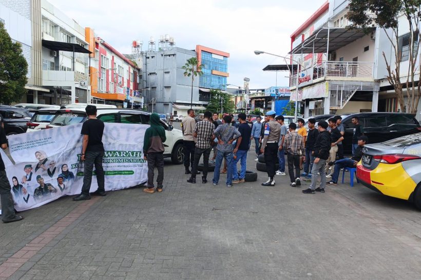 Polsek Rappocini Kawal Aksi Unras dengan Pendekatan Humanis