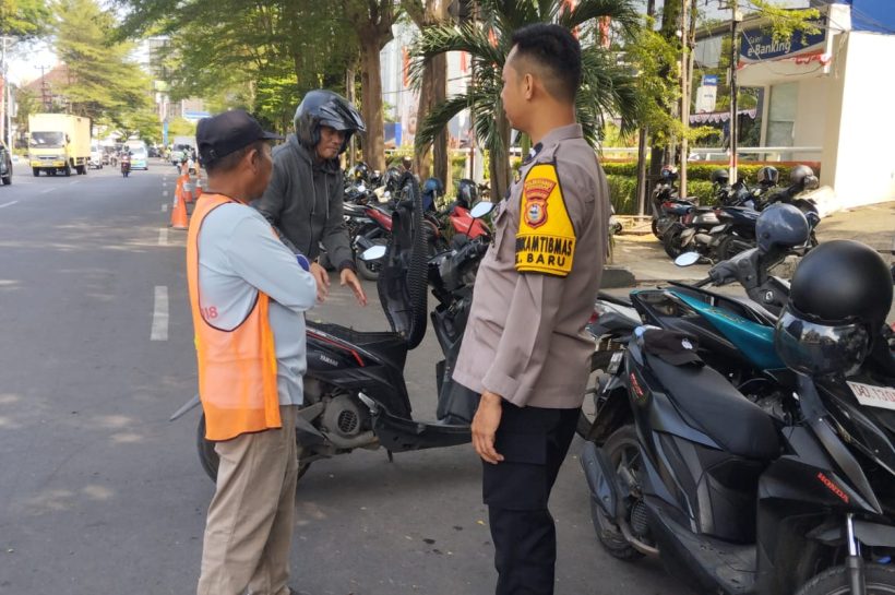 Bhabinkamtibmas Bangun Komunikasi Dan Sinergitas Dengan jukir, Demi Menjaga Dan Memelihara Kamtibmas