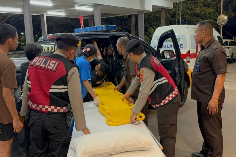 Patroli Samapta Polrestabes Makassar Sigap Evakuasi Korban Laka Lantas ke Rumah Sakit