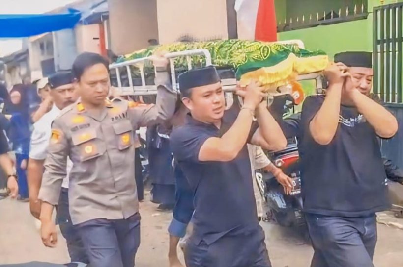 Turut Berbelasungkawa, Kapolsek Panakkukang Mengantar Jenazah Cucu Personilnya yang Meninggal