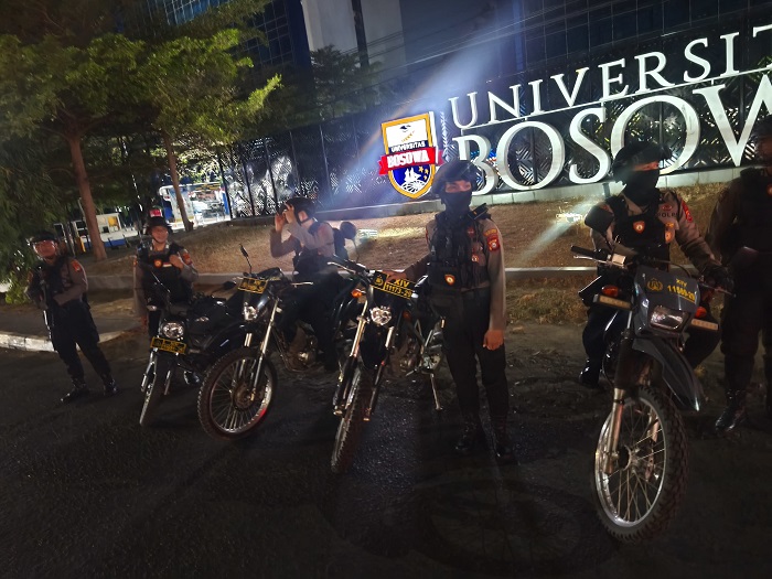 Jaga Rasa Aman Warga, Personil Samapta Polrestabes Makassar Laksanakan Patroli KRYD Malam Hari