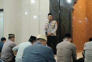 Lewat Safari Subuh, Wakapolrestabes Makassar Ajak Warga Jaga Kamtibmas dan Generasi Muda