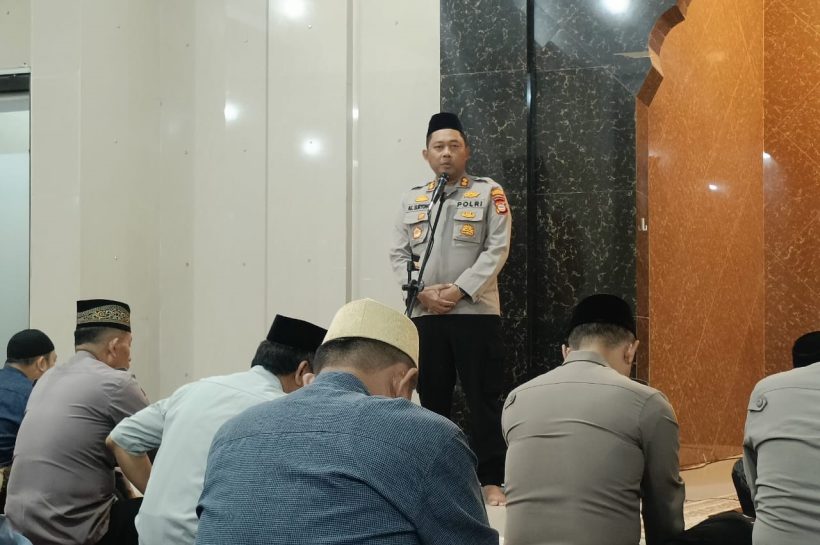 Lewat Safari Subuh, Wakapolrestabes Makassar Ajak Warga Jaga Kamtibmas dan Generasi Muda
